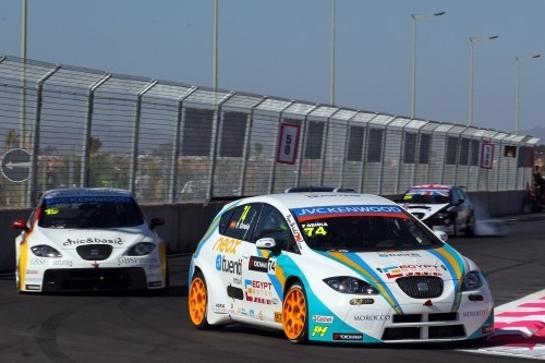 Tom Coronel ijzersterk naar P6, Oriola verrast vriend en vijand met overwinning + UITSLAG